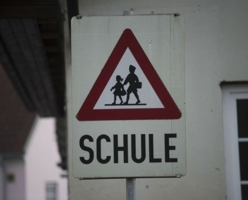 Symbolbild Verkehrszeichen Schule Foto: Vistracreate