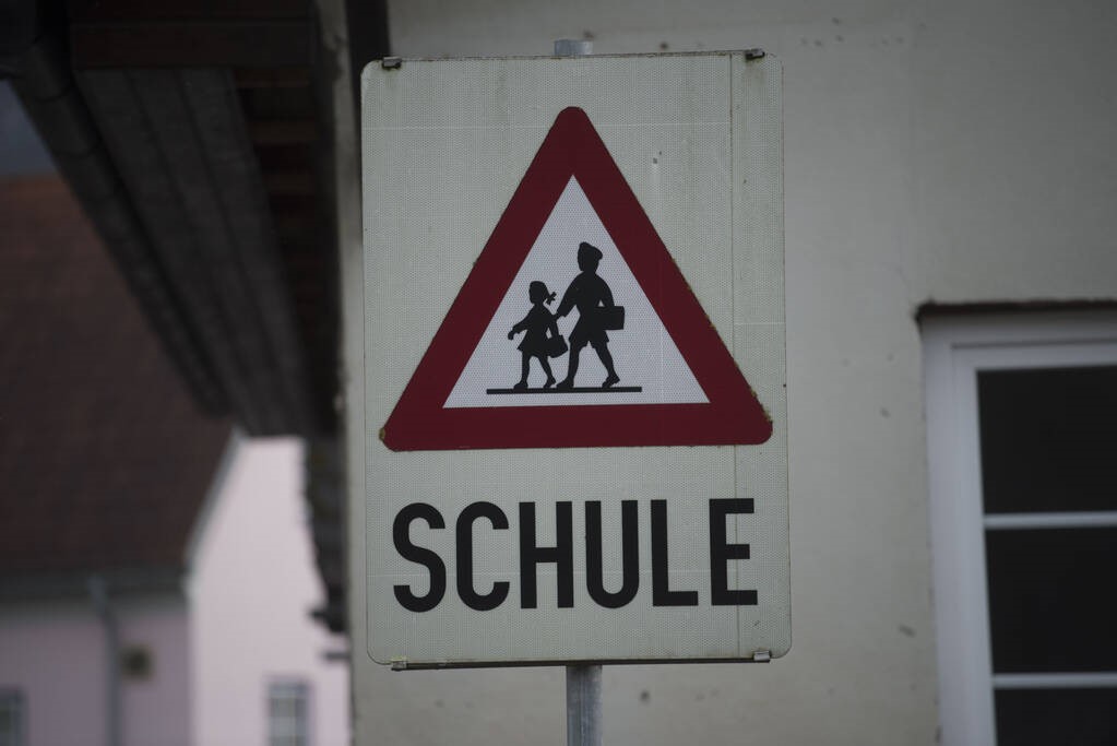 Symbolbild Verkehrszeichen Schule Foto: Vistracreate