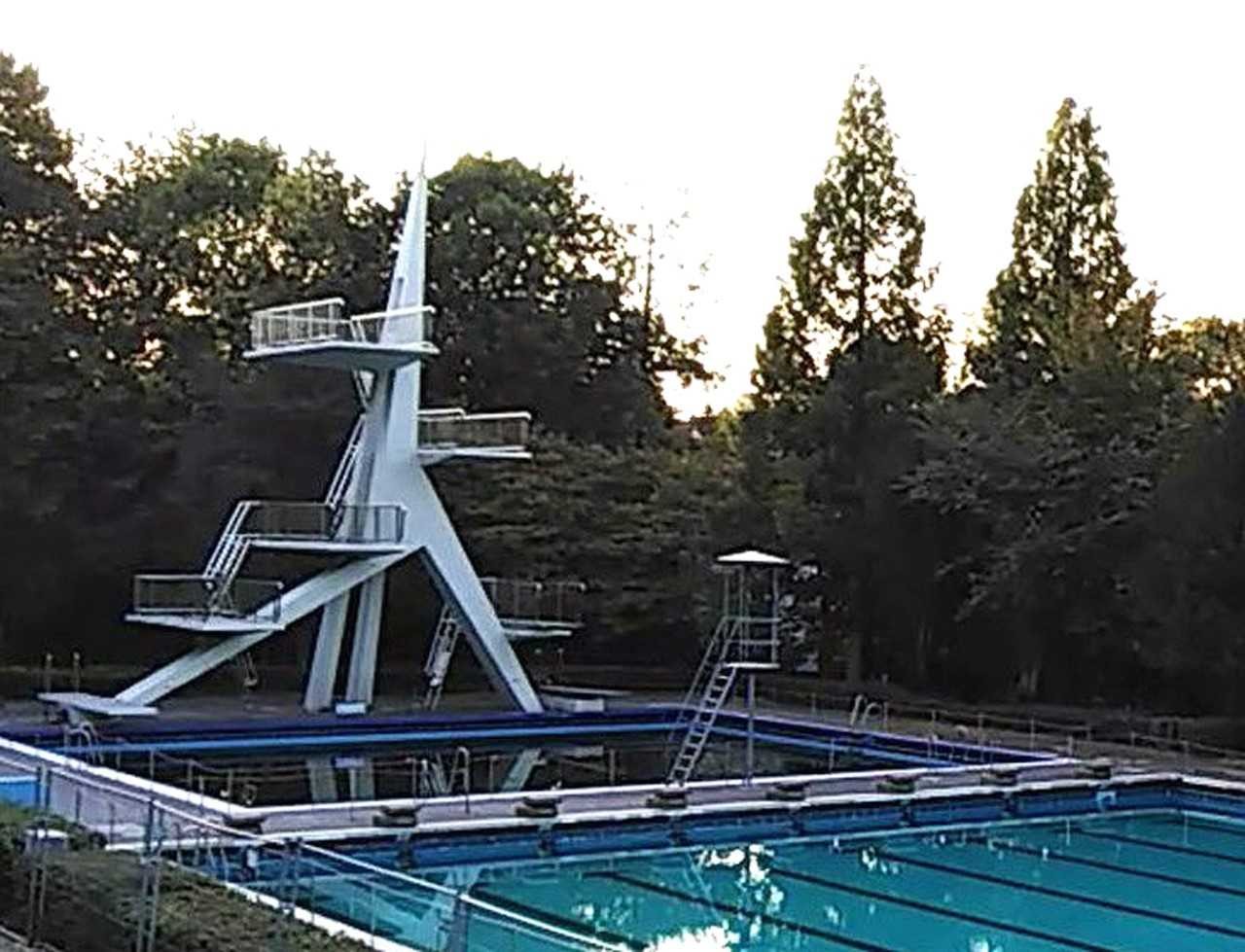 Koalition und CDU beschließen Abriss des Sprungbeckens des ehemaligen Hallenfreibades in Höntrop