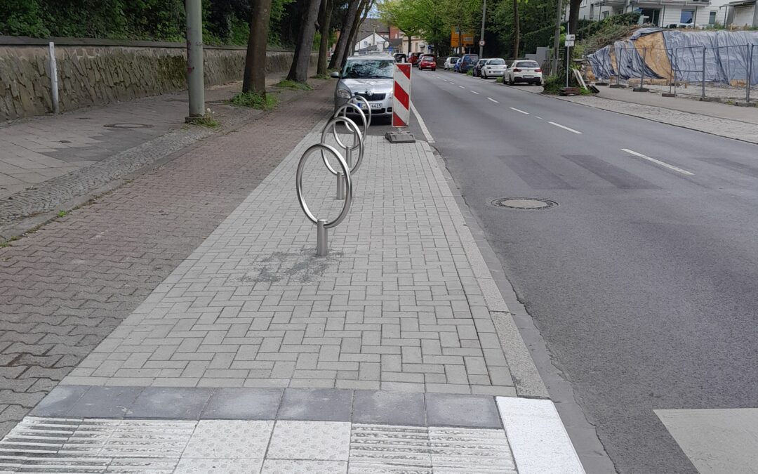 Fahrradbügel ohne Sinn und Verstand – Unverständliche Maßnahme auf der Höntroper Straße